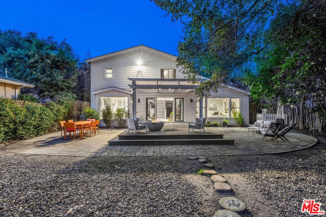1514 Willow Dr, Topanga, CA 90290