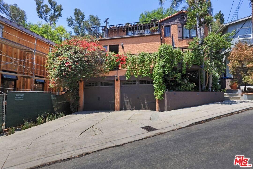 Los Angeles, CA 90068,2001 Pinehurst Rd