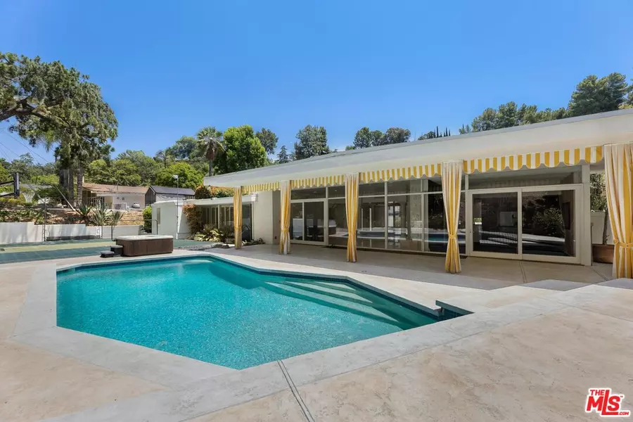 15515 Hamner Dr, Los Angeles, CA 90077