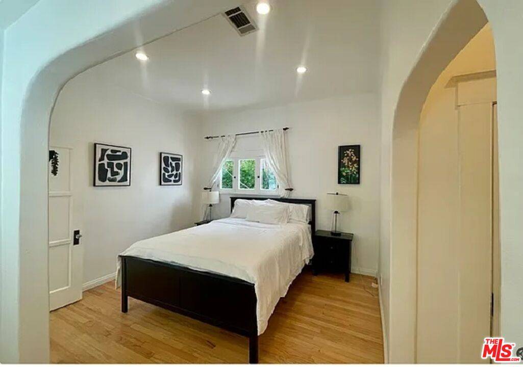 Santa Monica, CA 90403,1028 4th St