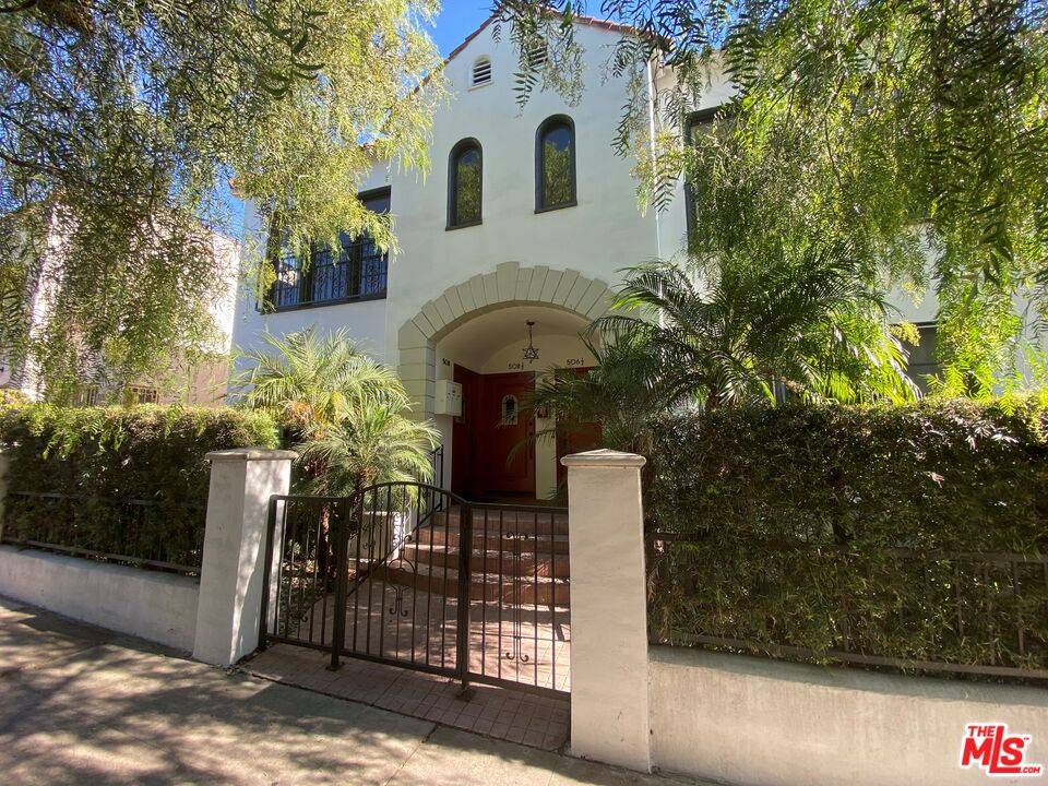 Los Angeles, CA 90036,506 N Spaulding Ave
