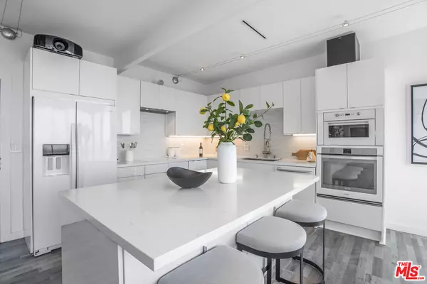 Los Angeles, CA 90046,8506 Magnolia Dr