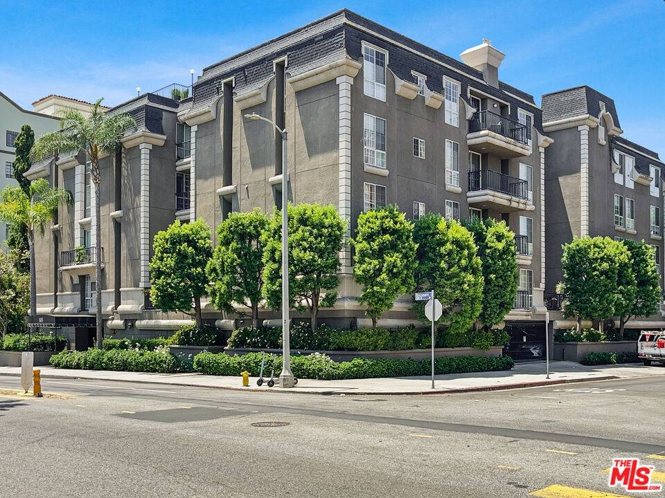 585 N Rossmore Ave #402, Los Angeles, CA 90004