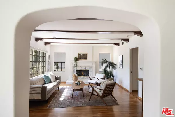 Los Angeles, CA 90048,331 N Sweetzer Ave