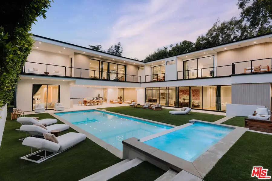 260 S Canyon View Dr, Los Angeles, CA 90049