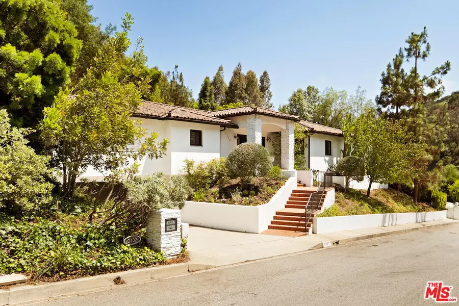 1132 Chantilly Rd, Los Angeles, CA 90077
