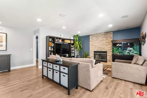 West Hills, CA 91307,22928 Vose St