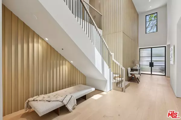 Sherman Oaks, CA 91423,4113 Woodman Ave