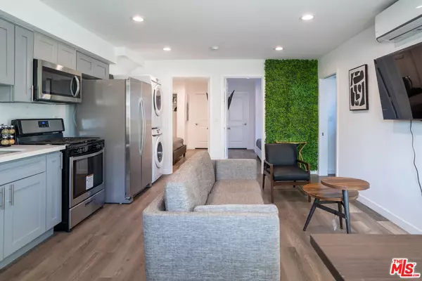 1875 W 20th St #1/2, Los Angeles, CA 90007