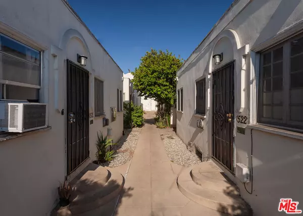 Los Angeles, CA 90006,1520 Menlo Ave