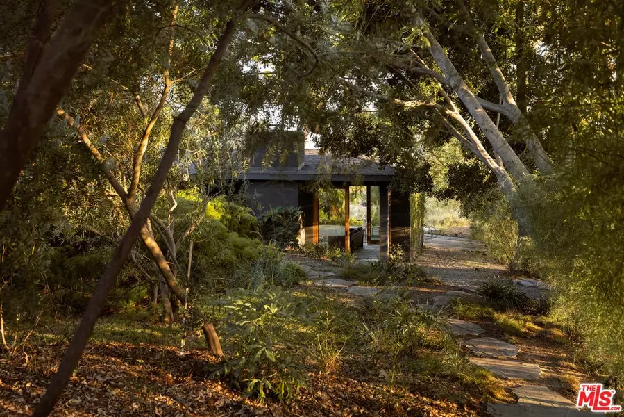 1338 Glen Oaks Blvd, Pasadena, CA 91105