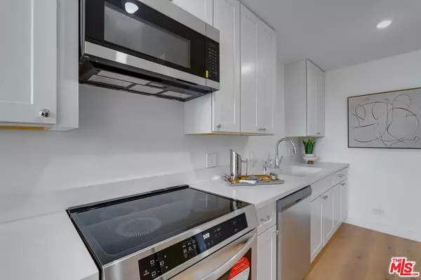 Los Angeles, CA 90024,10501 Wilshire Blvd #816