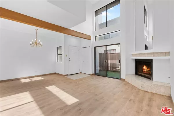 Tarzana, CA 91335,6323 Reseda Blvd #6