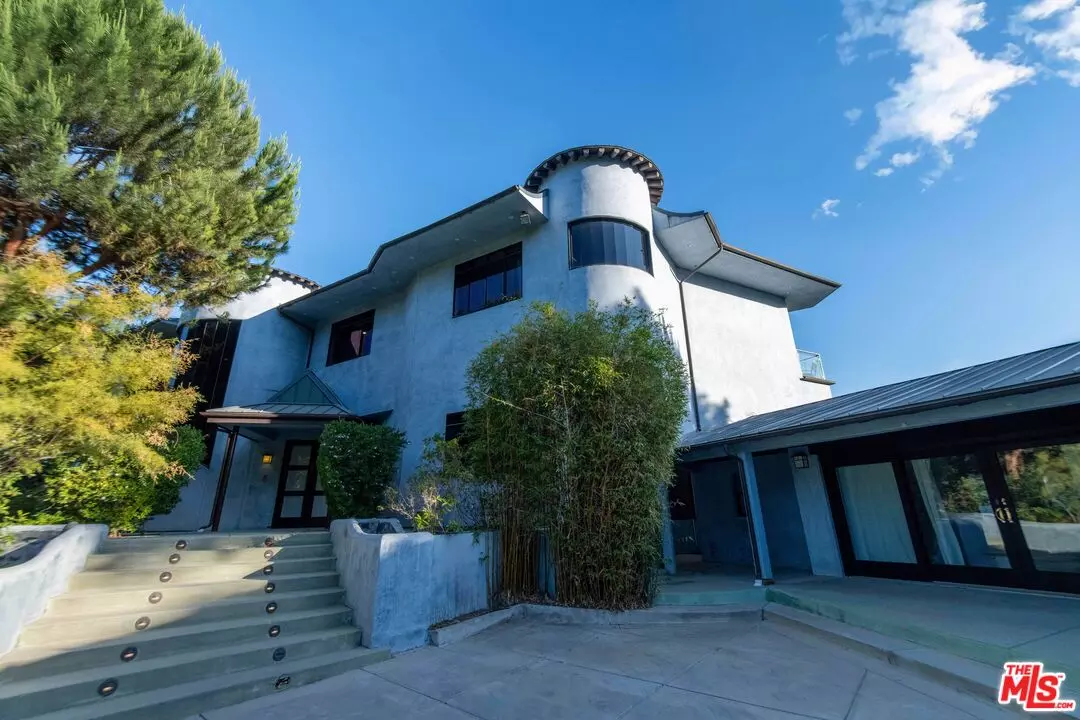 Los Angeles, CA 90049,1799 Correa Way