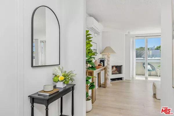 Santa Monica, CA 90403,930 3rd St #307