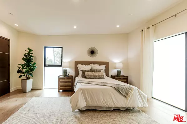 Valley Village, CA 91607,4801 Carpenter AVE