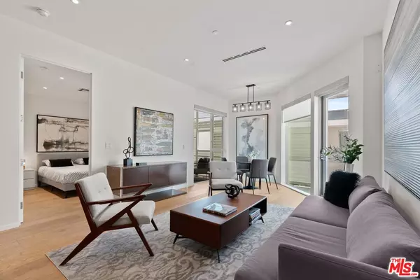 1030 N Kings Rd #306, West Hollywood, CA 90069