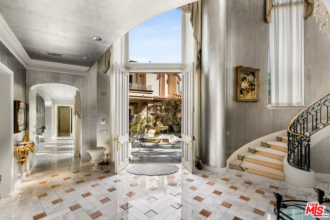 Los Angeles, CA 90067,10275 Century Woods Dr