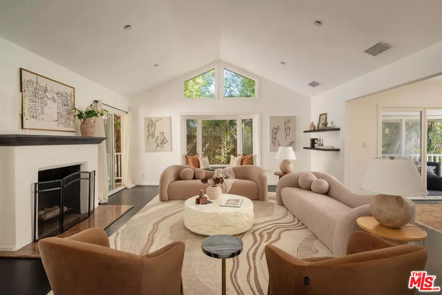 9146 St Ives Dr, Los Angeles, CA 90069