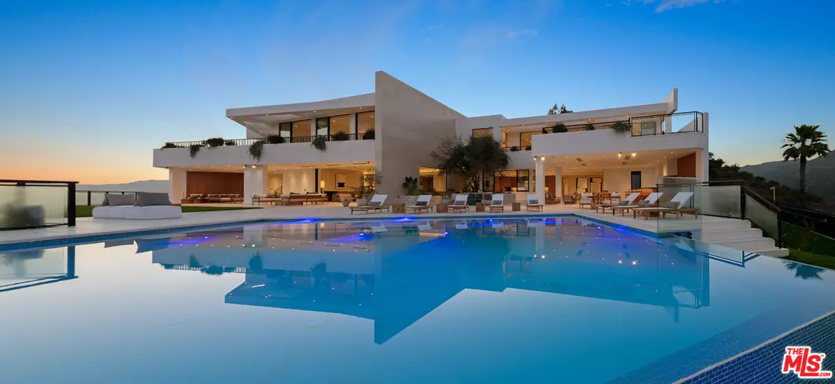 Los Angeles, CA 90049,1204 Chickory Ln