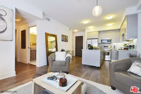 1168 S Barrington Ave #417, Los Angeles, CA 90049