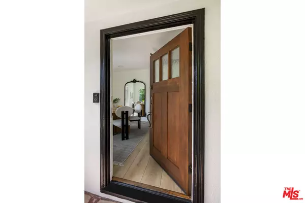 Los Angeles, CA 90039,2236 Earl Ct