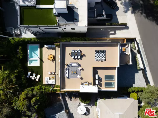 Los Angeles, CA 90049,1185 Mcclellan Dr