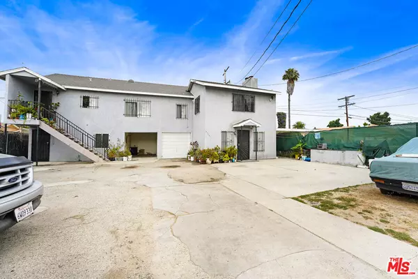 Los Angeles, CA 90044,8905 S Hoover St