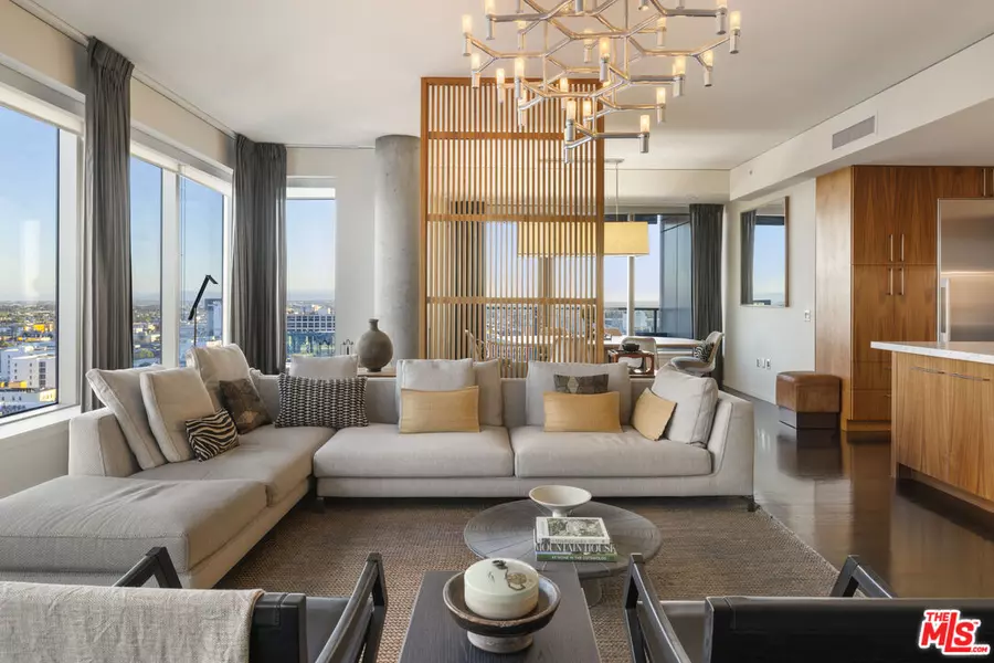 1155 S Grand Ave #1801, Los Angeles, CA 90015