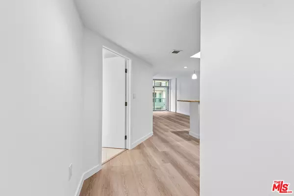 Marina Del Rey, CA 90292,13700 Marina Pointe Dr #321