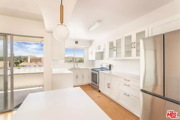 Glendale, CA 91206,330 N Howard St #311