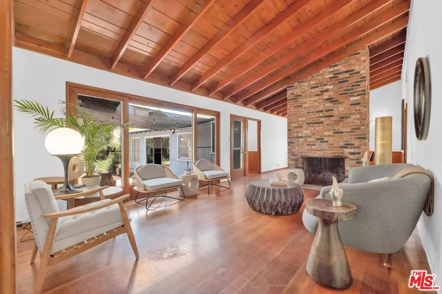 17439 Haynes St, Van Nuys, CA 91406