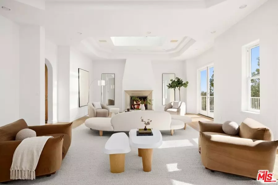 1939 Stradella Rd, Los Angeles, CA 90077