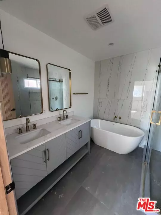 North Hollywood, CA 91605,7669 Beeman Ave
