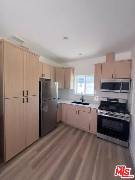 7669 Beeman Ave, North Hollywood, CA 91605