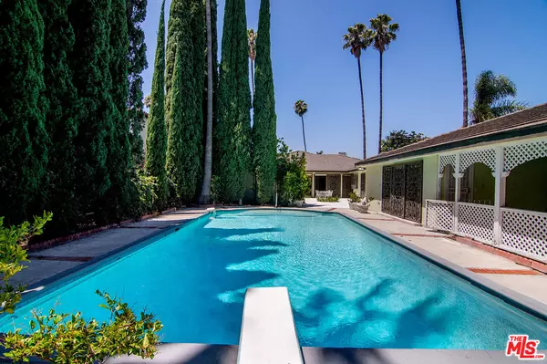 Los Angeles, CA 90036,180 N Highland Ave