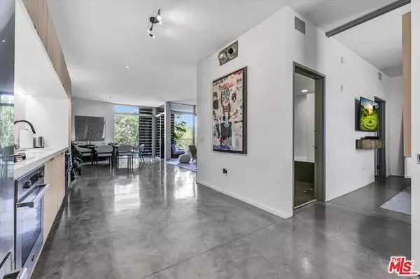 West Hollywood, CA 90069,901 Hancock Ave #206