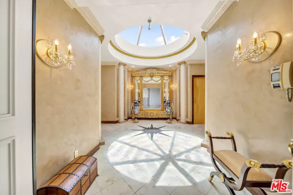 Beverly Hills, CA 90210,425 N Maple Dr #PH 602