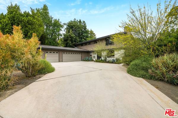 24417 Clipstone St, Woodland Hills, CA 91367