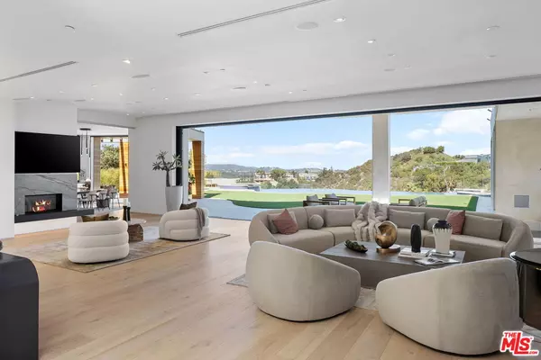 Beverly Hills, CA 90210,455 Castle Pl