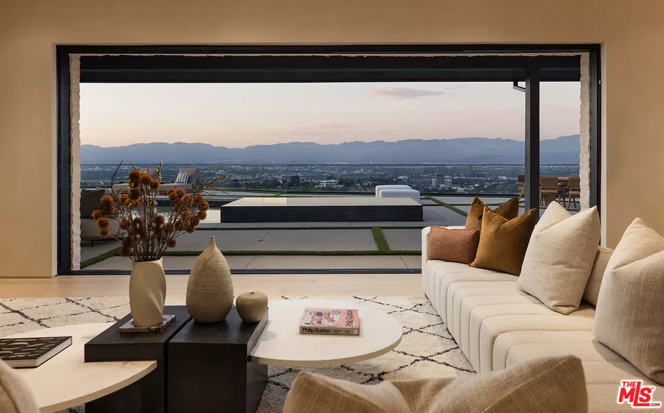 16401 Mulholland Dr, Los Angeles, CA 90049