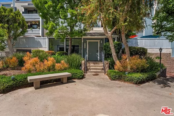 Playa Del Rey, CA 90293,8162 Manitoba St #209