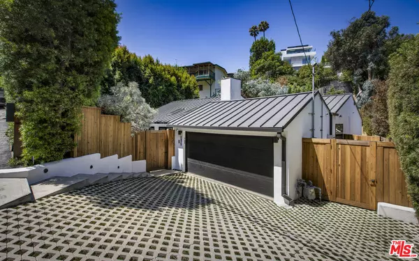 Los Angeles, CA 90068,2425 Rinconia Dr