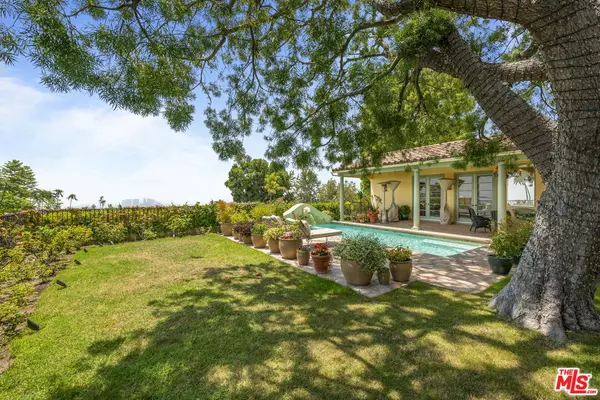 1634 Gilcrest Dr, Beverly Hills, CA 90210