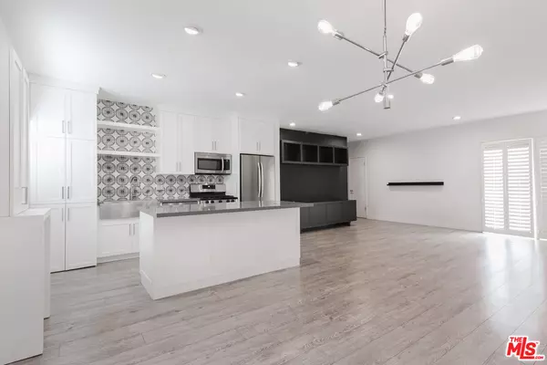 West Hollywood, CA 90046,1233 N Laurel Ave #209