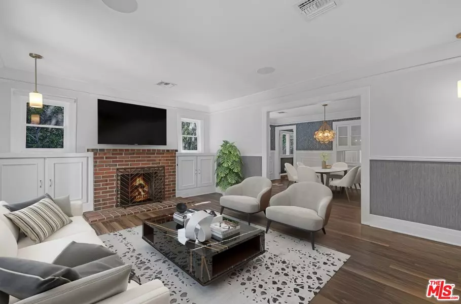 7024 De Longpre Ave, Los Angeles, CA 90028