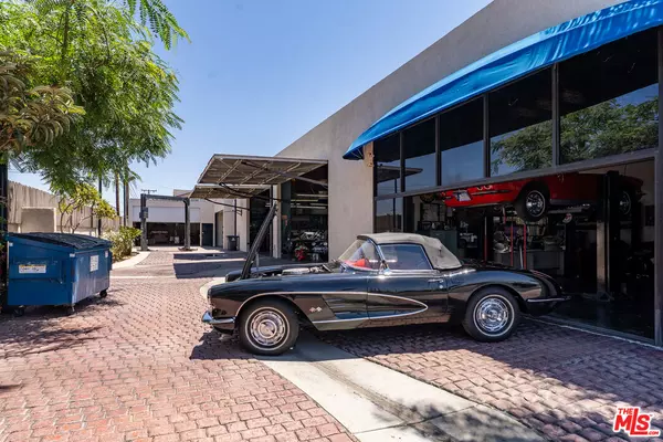 Santa Ana, CA 92704,411 S Harbor Blvd