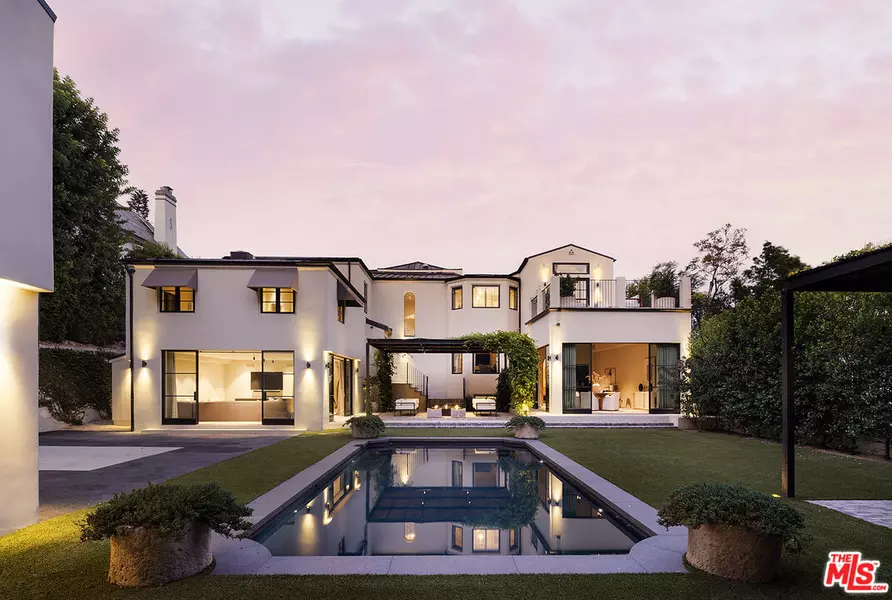 2401 Nottingham Ave, Los Angeles, CA 90027