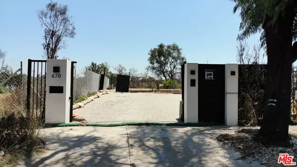 Pacific Palisades, CA 90272,670 N Las Casas Ave