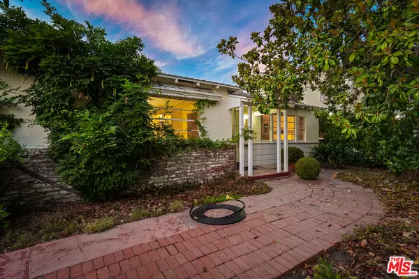 10941 Peach Grove St, Toluca Lake, CA 91601